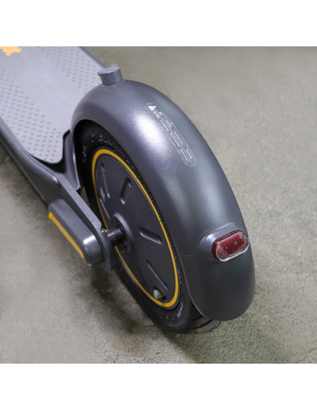 Błotnik tylny do Motus Scooty 10 Komplet z światłem